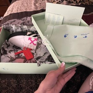 Fuchsia and white Off white shoes